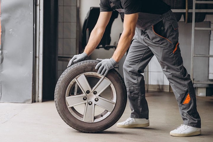 Däckskifte Däckhotell i Kinna_Skene bighys bil ab